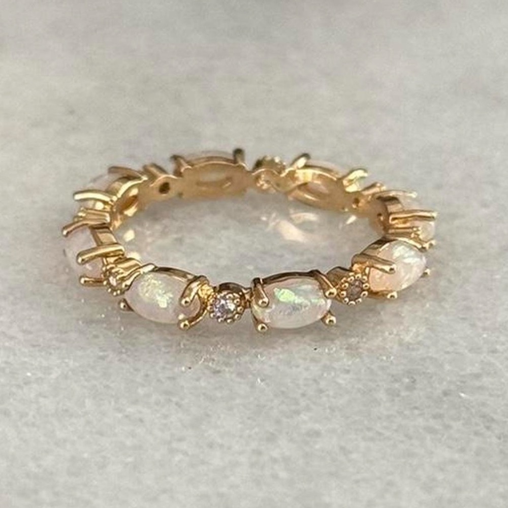 Gold Opal Crystal Tear Drop Princess Ring

Brand New

Size 8